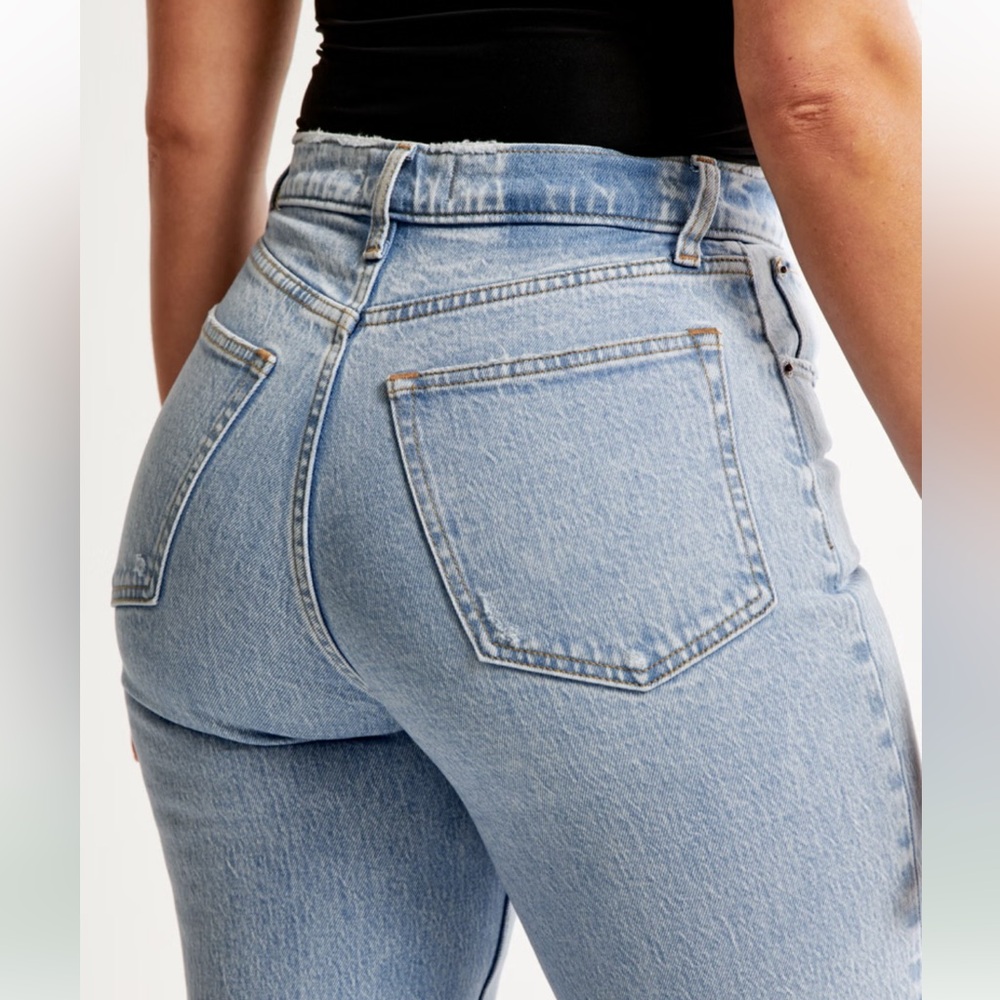 Abercrombie Curve Love Ultra High Rise 90s Straight Jean - Picture 4 of 4